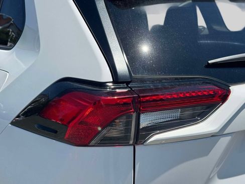 Used 2021 Toyota RAV4 XLE w/ Convenience Package AWD/4WD image 9