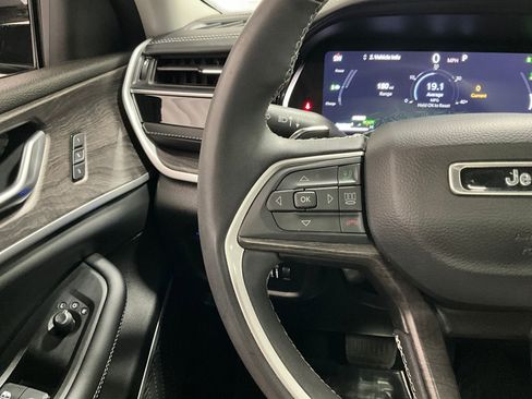 Used 2022 Jeep Grand Cherokee Limited 4xe w/ Luxury Tech Group II AWD/4WD image 19