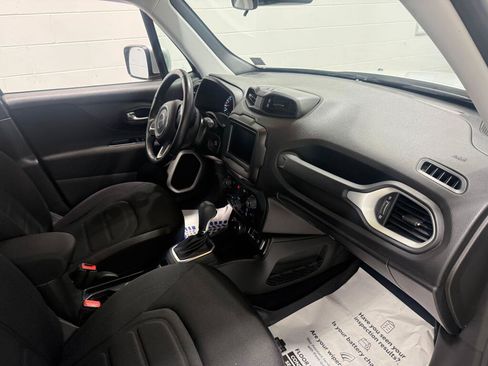 Used 2020 Jeep Renegade Latitude w/ Cold Weather Group AWD/4WD image 11