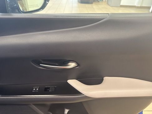 Used 2022 Lexus UX 250h w/ Luxury Package image 19