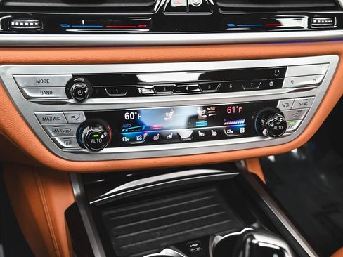 Used 2022 BMW 740i xDrive w/ M Sport Package image 25