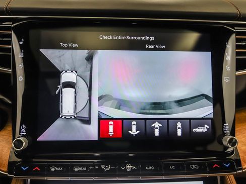 Used 2022 Jeep Grand Wagoneer Series III image 18