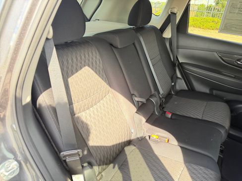 Used 2019 Nissan Rogue SV AWD/4WD image 18