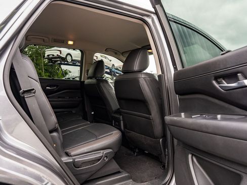 Used 2025 Nissan Pathfinder SL AWD/4WD image 13