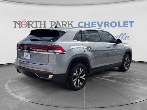 Used 2024 Volkswagen Atlas Cross Sport SE FWD image 5
