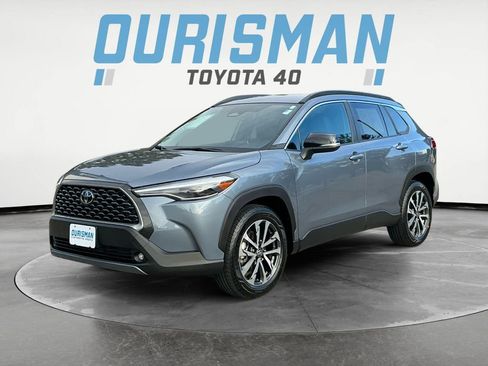 Certified 2025 Toyota Corolla Cross XLE image 3