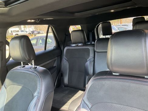 Used 2018 Ford Explorer XLT w/ Equipment Group 202A image 25