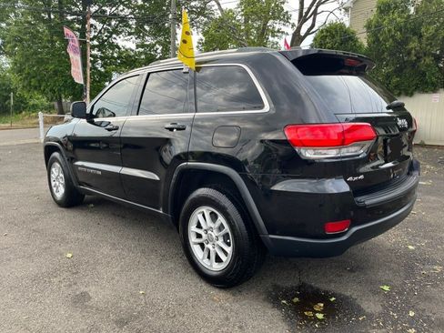Used 2018 Jeep Grand Cherokee Laredo AWD/4WD image 3