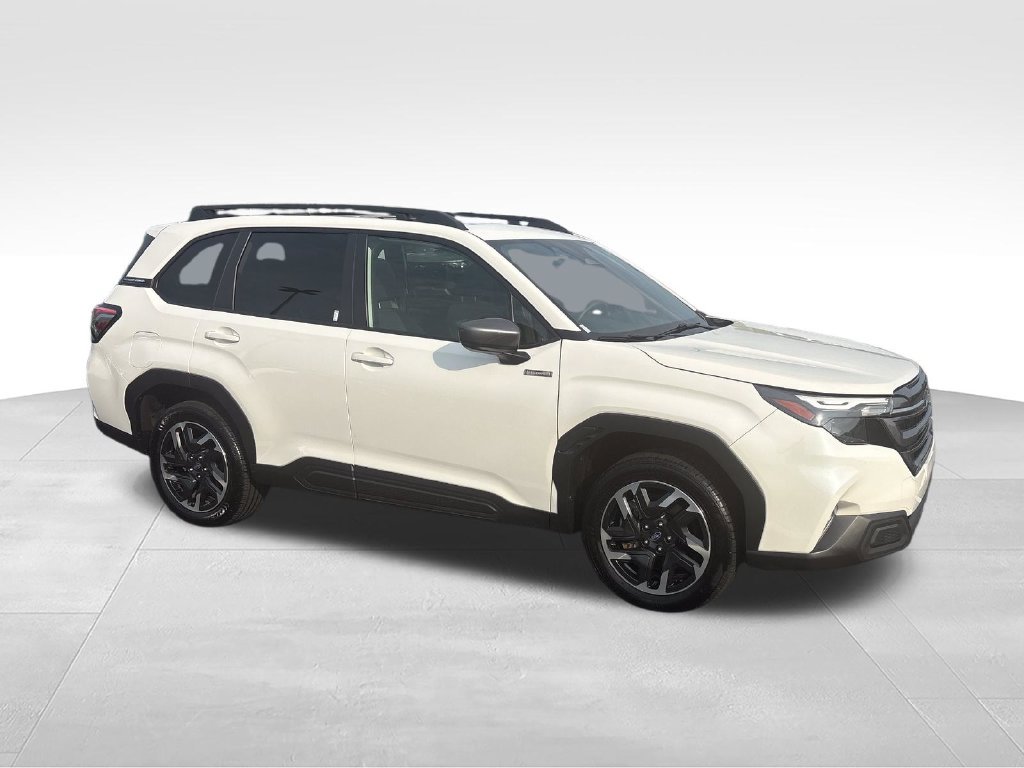 Used 2025 Subaru Forester Premium AWD/4WD image 7