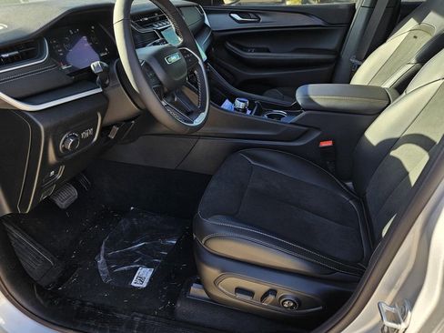 New 2025 Jeep Grand Cherokee Altitude RWD image 16