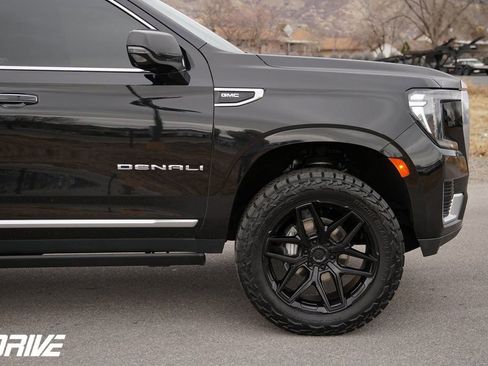 Used 2023 GMC Yukon XL Denali image 13