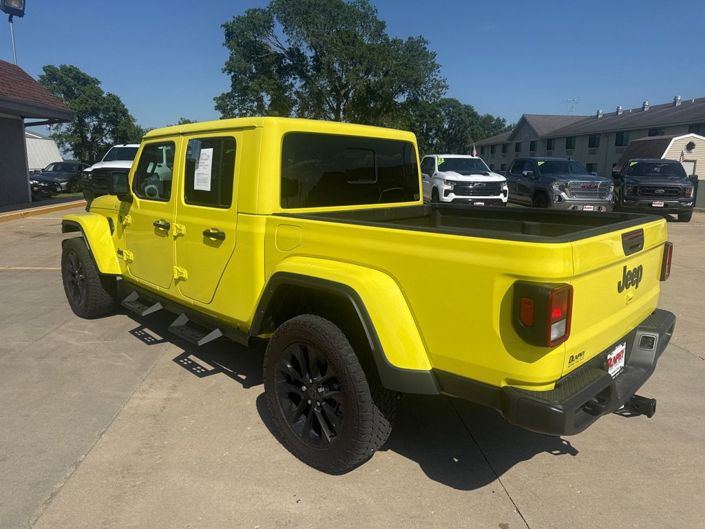 Used 2024 Jeep Gladiator Sport AWD/4WD image 2