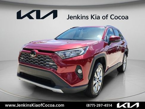Used 2019 Toyota RAV4 Limited w/ Cold Weather Package FWD image 11