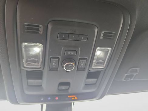 Used 2022 GMC Yukon XL AT4 w/ Technology Package AWD/4WD image 32