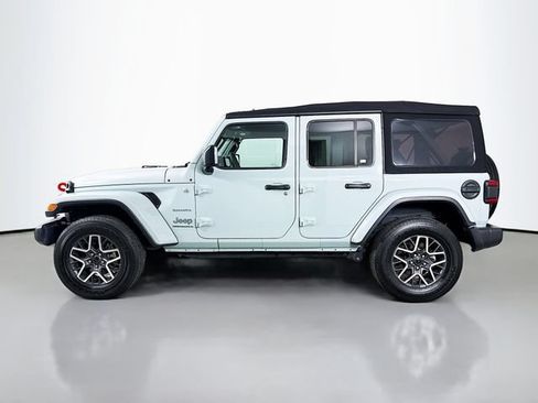 Used 2024 Jeep Wrangler Unlimited Sahara AWD/4WD image 4