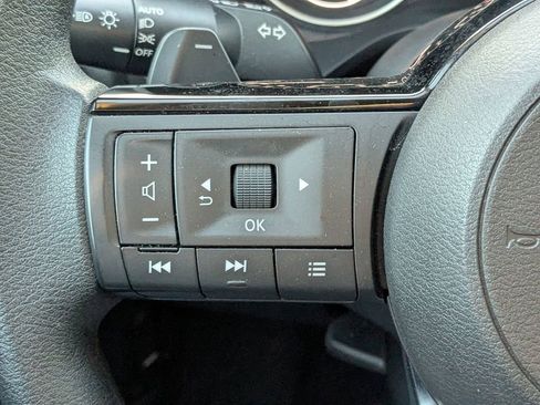 Used 2023 Nissan Rogue SV FWD image 26