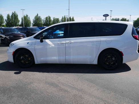 Certified 2024 Chrysler Pacifica Limited FWD image 19