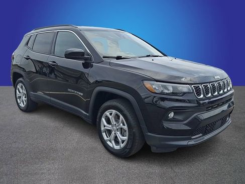 Used 2024 Jeep Compass Latitude AWD/4WD image 3
