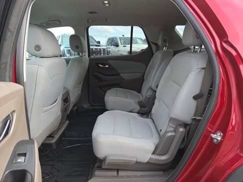 Used 2018 Chevrolet Traverse LT image 11