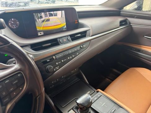 Used 2019 Lexus ES 300h w/ Premium Package FWD image 11