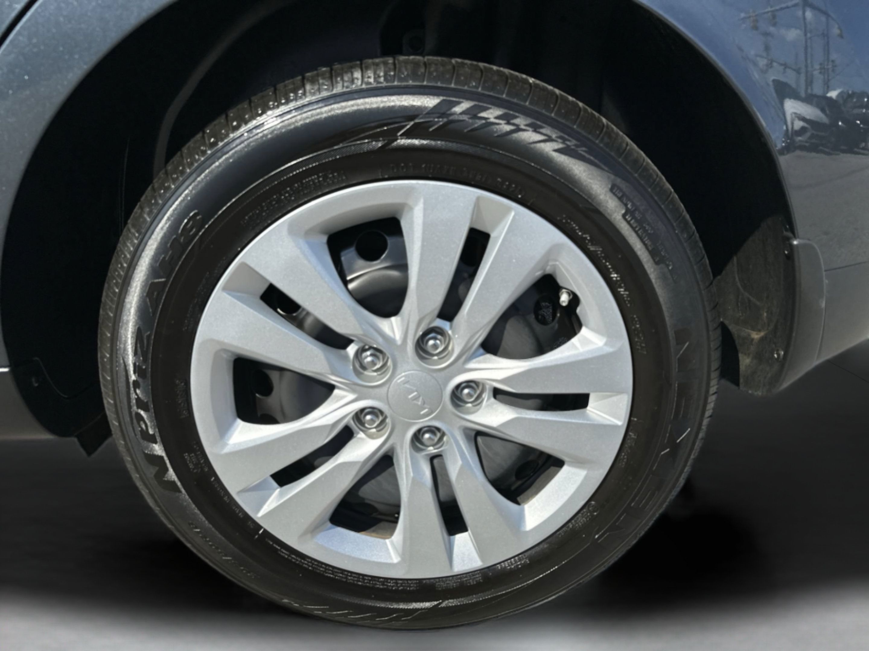 Used 2025 Kia Soul LX FWD image 29