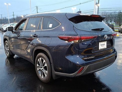 Certified 2024 Toyota Highlander XLE image 5