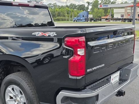Used 2025 Chevrolet Silverado 1500 LT AWD/4WD image 12