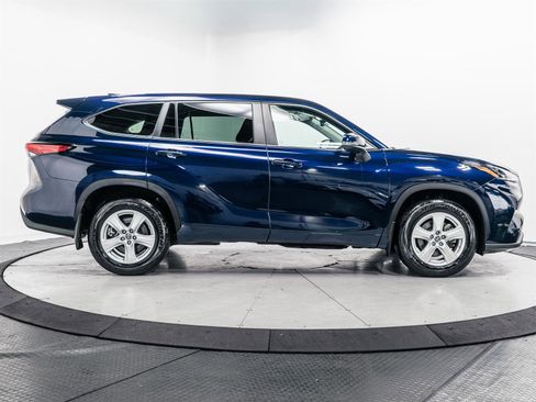 Used 2023 Toyota Highlander L image 13