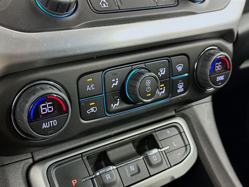 Used 2023 GMC Acadia SLT w/ Elevation Edition image 24