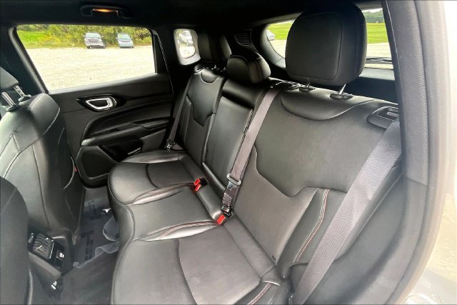 Used 2025 Jeep Compass Trailhawk AWD/4WD image 24