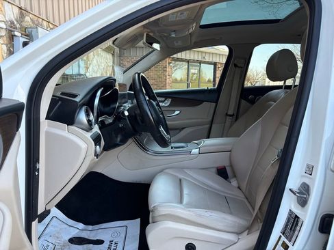 Used 2020 Mercedes-Benz GLC 300 4MATIC w/ Multimedia Package image 23
