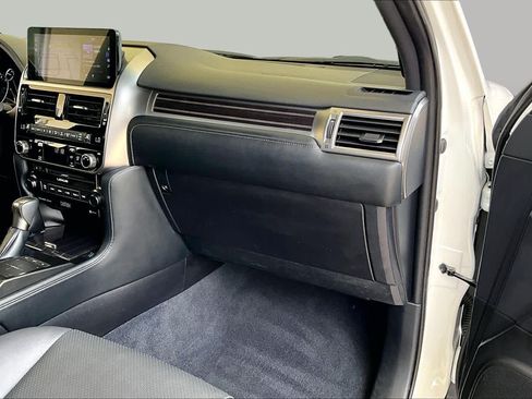 Used 2023 Lexus GX 460 Luxury w/ Accessory Package AWD/4WD image 16