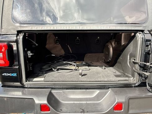 Used 2022 Jeep Wrangler Unlimited Sahara w/ Cold Weather Group image 30