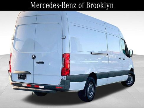 Used 2022 Mercedes-Benz Sprinter 2500 image 11