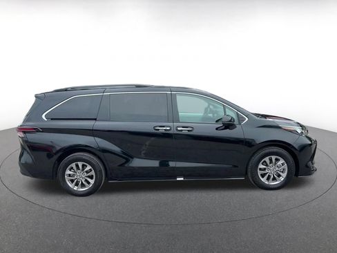 Used 2025 Toyota Sienna XLE FWD image 15