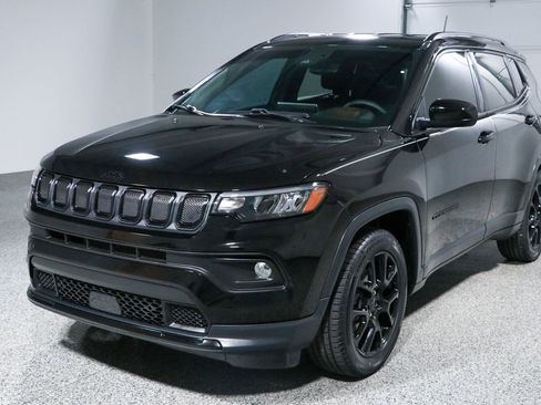 Used 2022 Jeep Compass Latitude FWD image 30