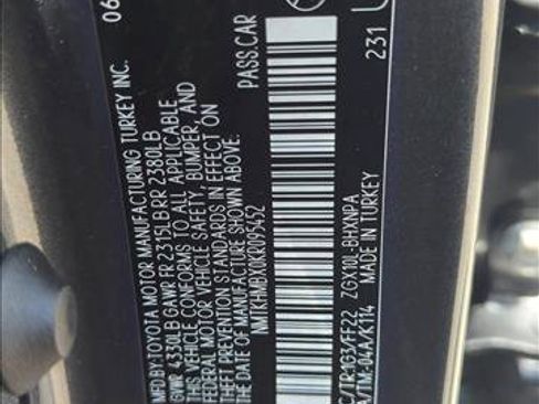 Used 2019 Toyota C-HR XLE FWD image 29