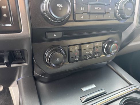 Used 2018 Ford F250 XLT w/ XLT Premium Package image 15