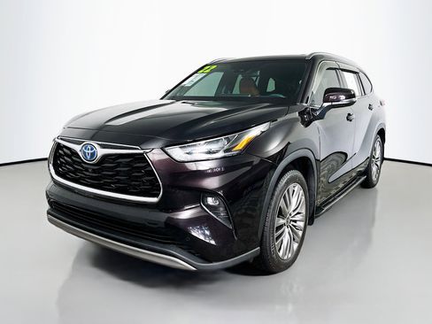 Used 2022 Toyota Highlander Platinum image 10