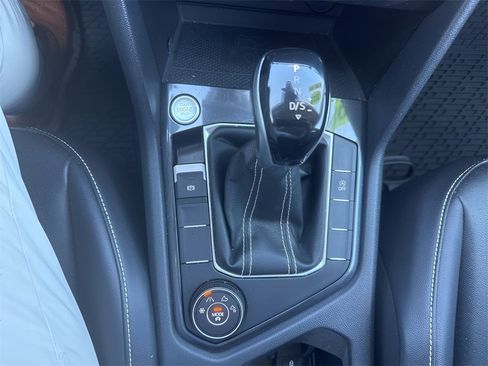 Used 2022 Volkswagen Tiguan SE image 24