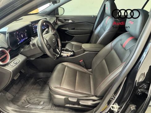 Used 2024 Chevrolet Trax RS w/ Sunroof Package FWD image 24