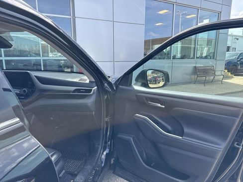 Used 2023 Toyota Highlander XLE image 30