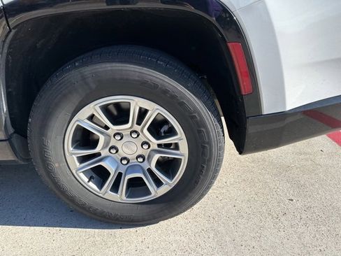 Used 2023 Jeep Wagoneer 4WD image 9