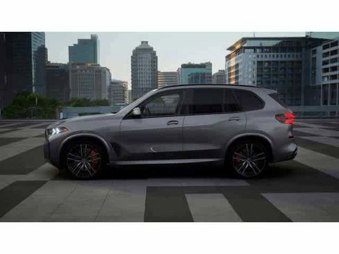 Used 2026 BMW X5 xDrive40i w/ M Sport Package AWD/4WD image 4