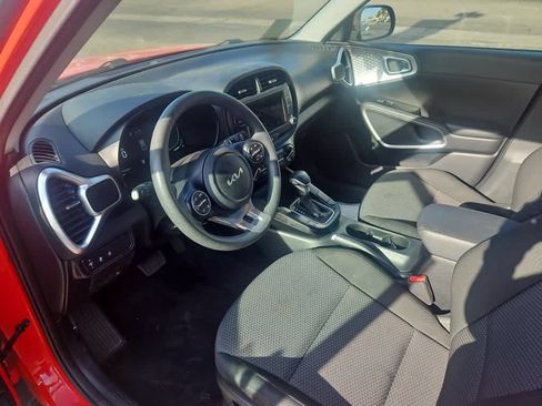 Used 2024 Kia Soul LX w/ Option Group 015 FWD image 14