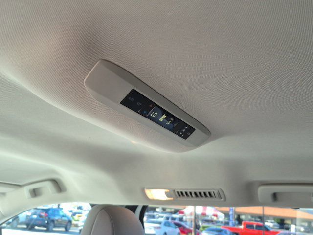 Used 2026 Toyota Sienna LE FWD image 16