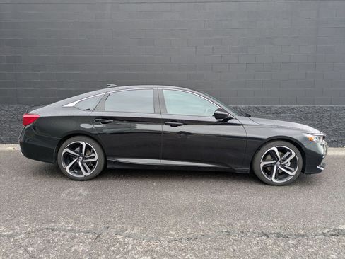 Used 2022 Honda Accord Sport image 4
