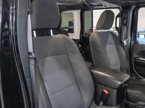 Used 2020 Jeep Wrangler Unlimited Sport S image 36