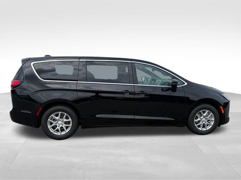 New 2027 Chrysler Pacifica Select FWD image 30