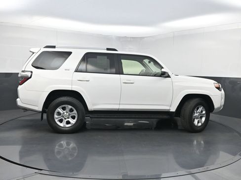 Used 2019 Toyota 4Runner SR5 AWD/4WD image 38